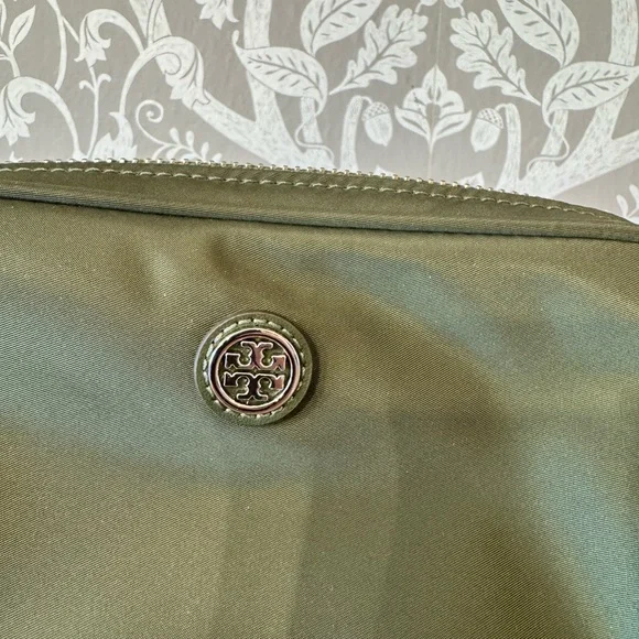 *NWT* Tory Burch Virginia Nylon Belt Bag Olive Green - Picture 5 of 17